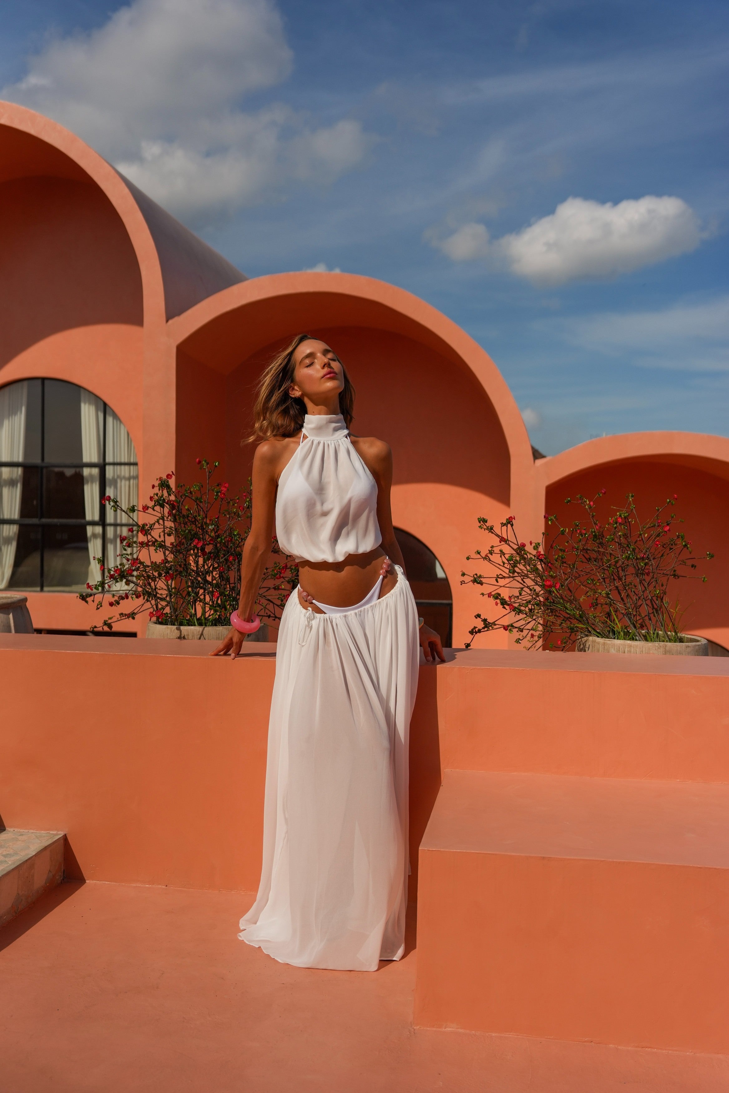 GISELLE WHITE HALTERNECK BACKLESS TOP
